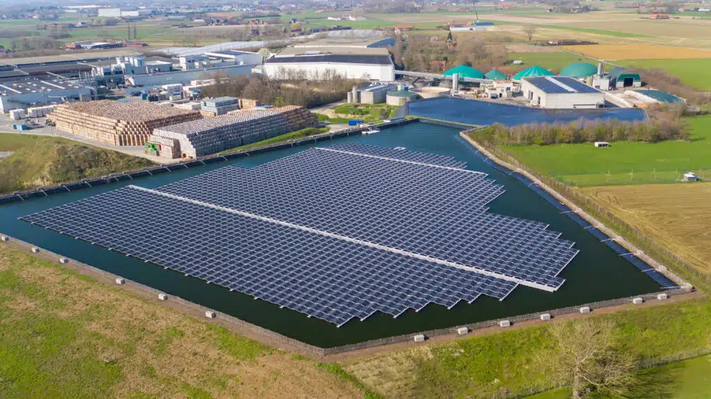 Drijvende zonnepanelen bij Ardo Ardooie